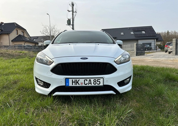 Ford Focus cena 39700 przebieg: 205000, rok produkcji 2018 z Kartuzy małe 56